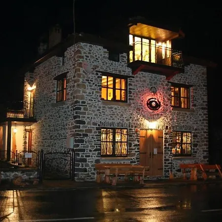 къща александрова с басейн вътрешен и отопляем Willa