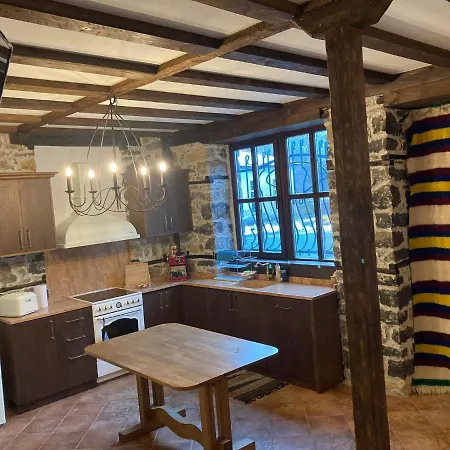 къща александрова с басейн вътрешен и отопляем