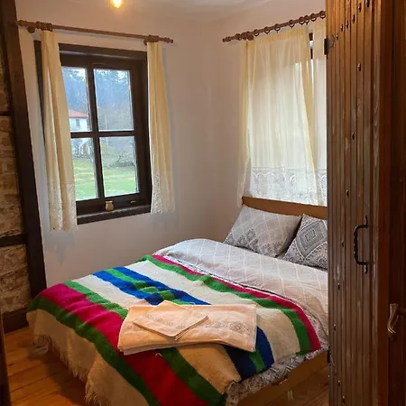 къща александрова с басейн вътрешен и отопляем Villa Arda (Smolyan)