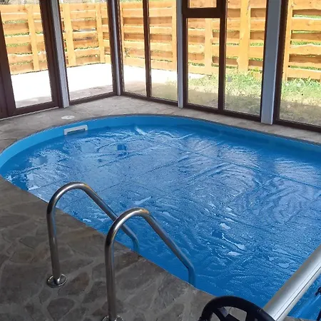 къща александрова с басейн вътрешен и отопляем Villa *