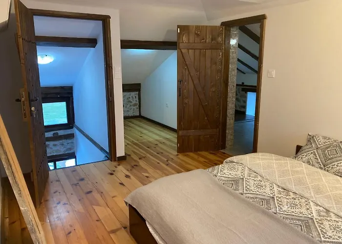 къща александрова с басейн вътрешен и отопляем *