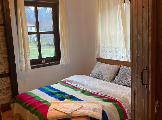 къща александрова с басейн вътрешен и отопляем Villa Arda (Smolyan)