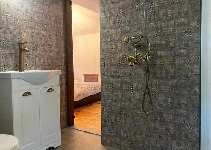 къща александрова с басейн вътрешен и отопляем Villa *