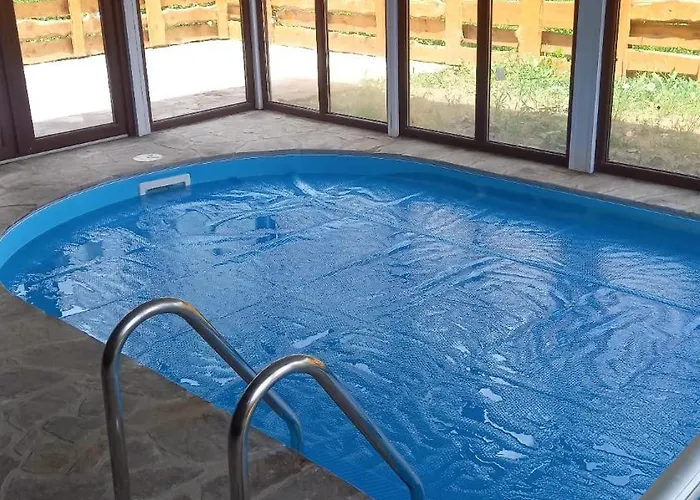 къща александрова с басейн вътрешен и отопляем Villa *