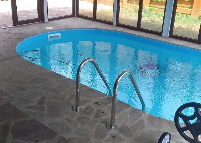 къща александрова с басейн вътрешен и отопляем